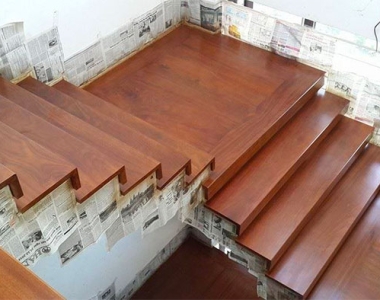 Mặt bậc cầu thang gỗ công nghiệp
